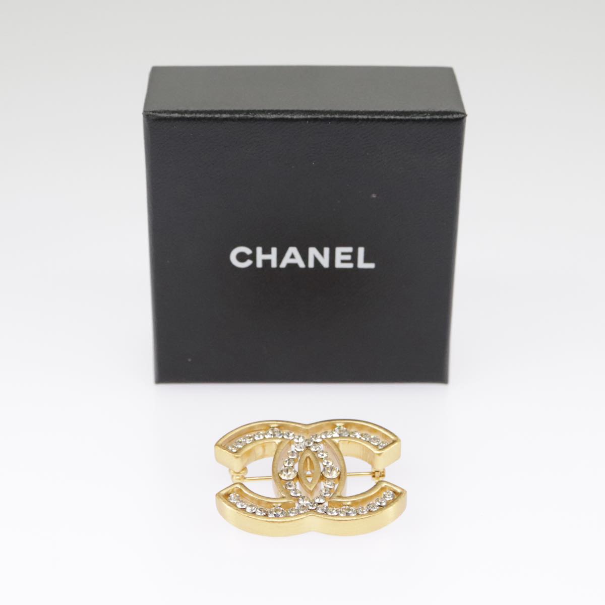 CHANEL Brooch metal Gold Tone CC 101302A