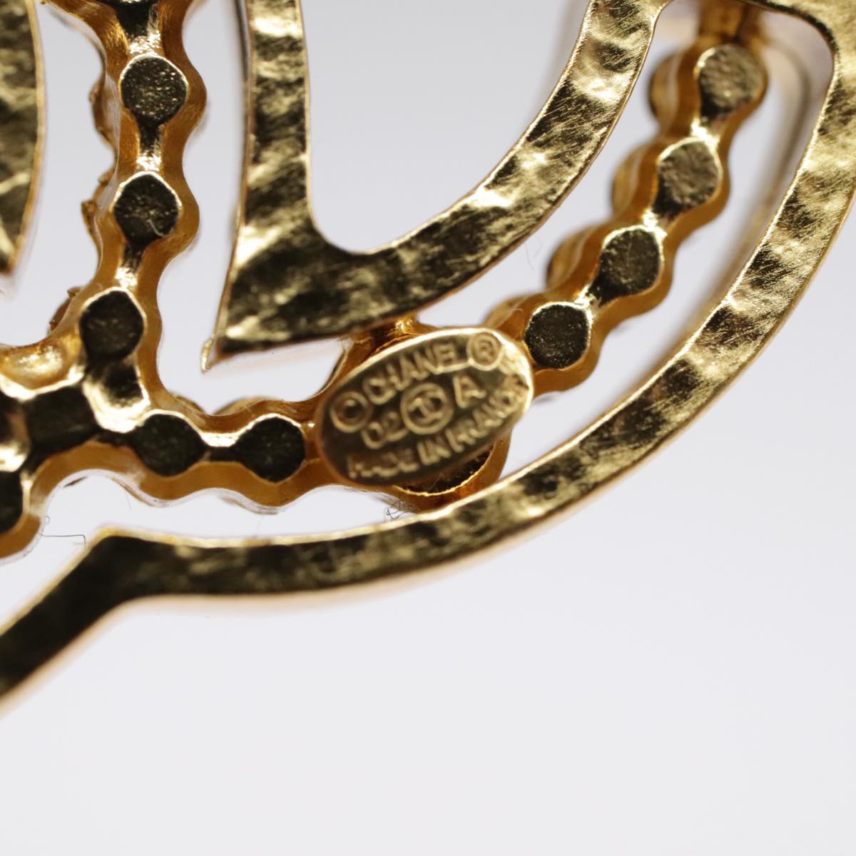 CHANEL Brooch metal Gold Tone CC 101302A