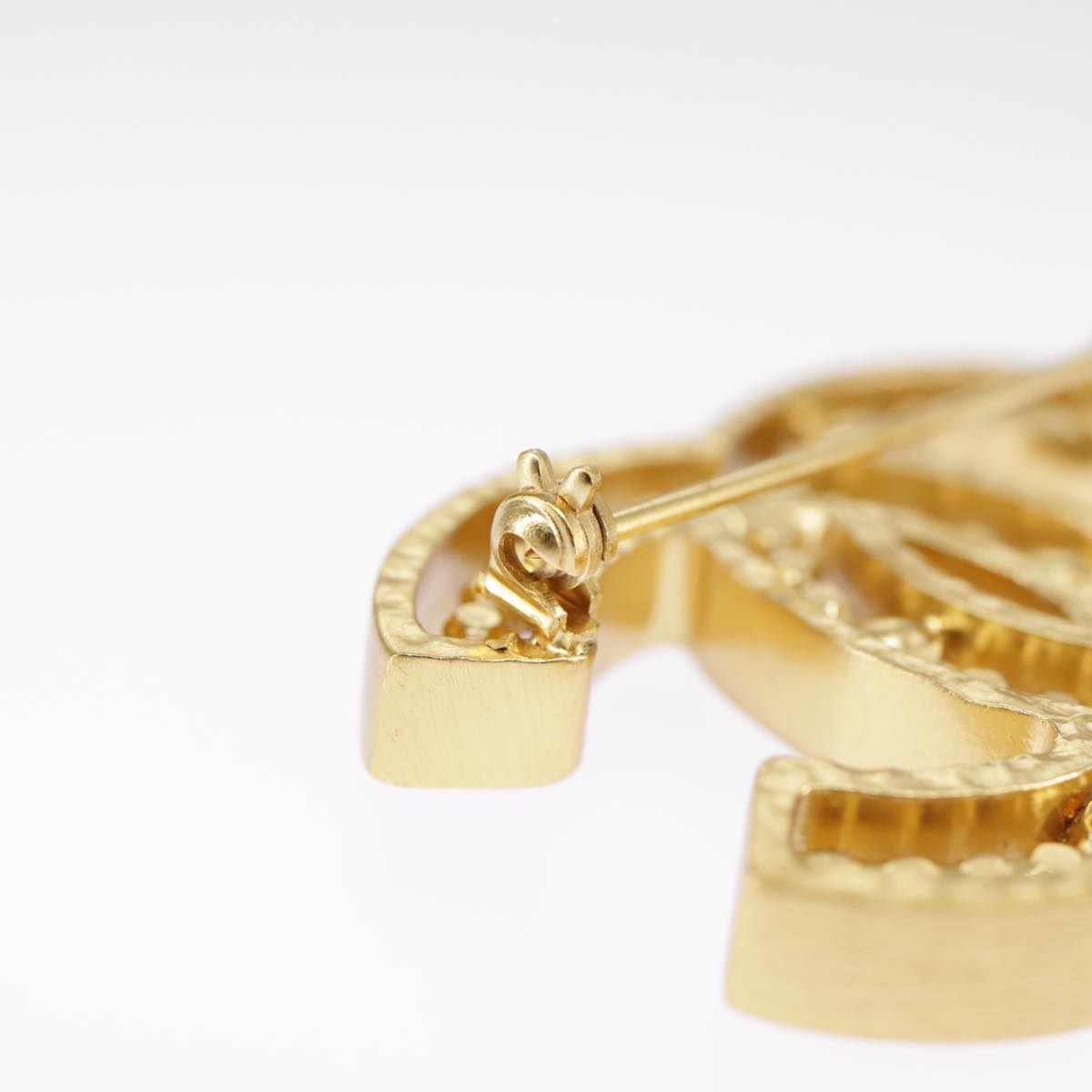 CHANEL Brooch metal Gold Tone CC 101302A