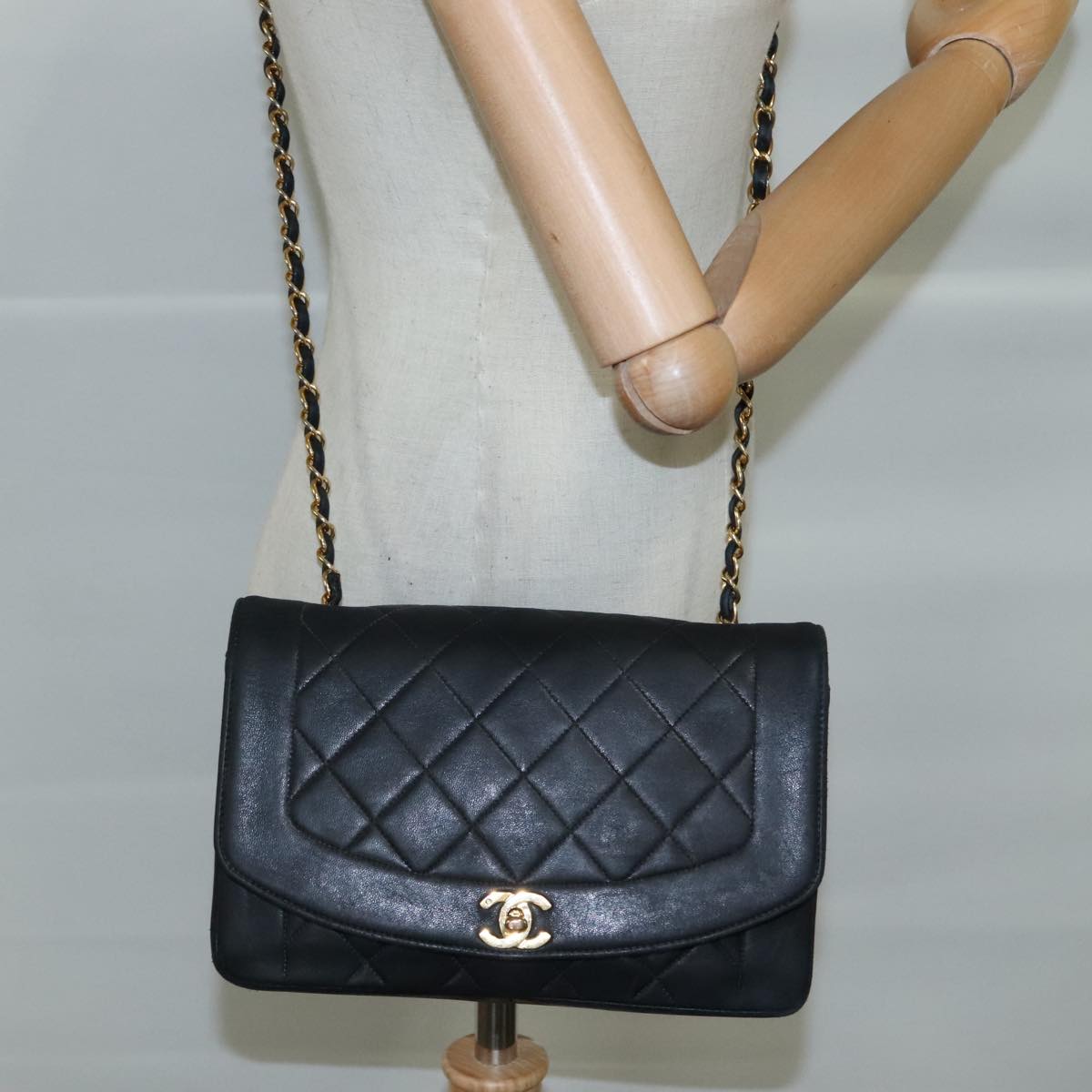 CHANEL Matelasse Chain Diana Shoulder Bag Lamb Skin Black Gold CC 106722