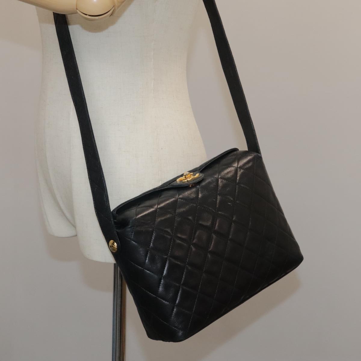 CHANEL Matelasse Shoulder Bag Lamb Skin Black Gold CC 108071