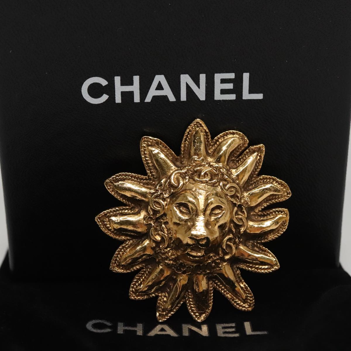 CHANEL Brooch Metal Gold CC 108397