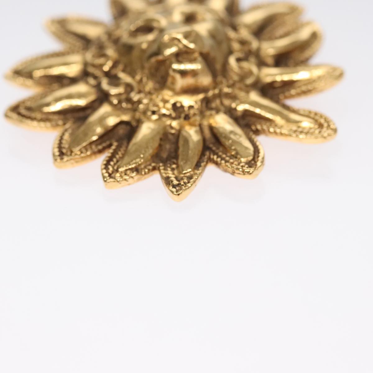 CHANEL Brooch Metal Gold CC 108397