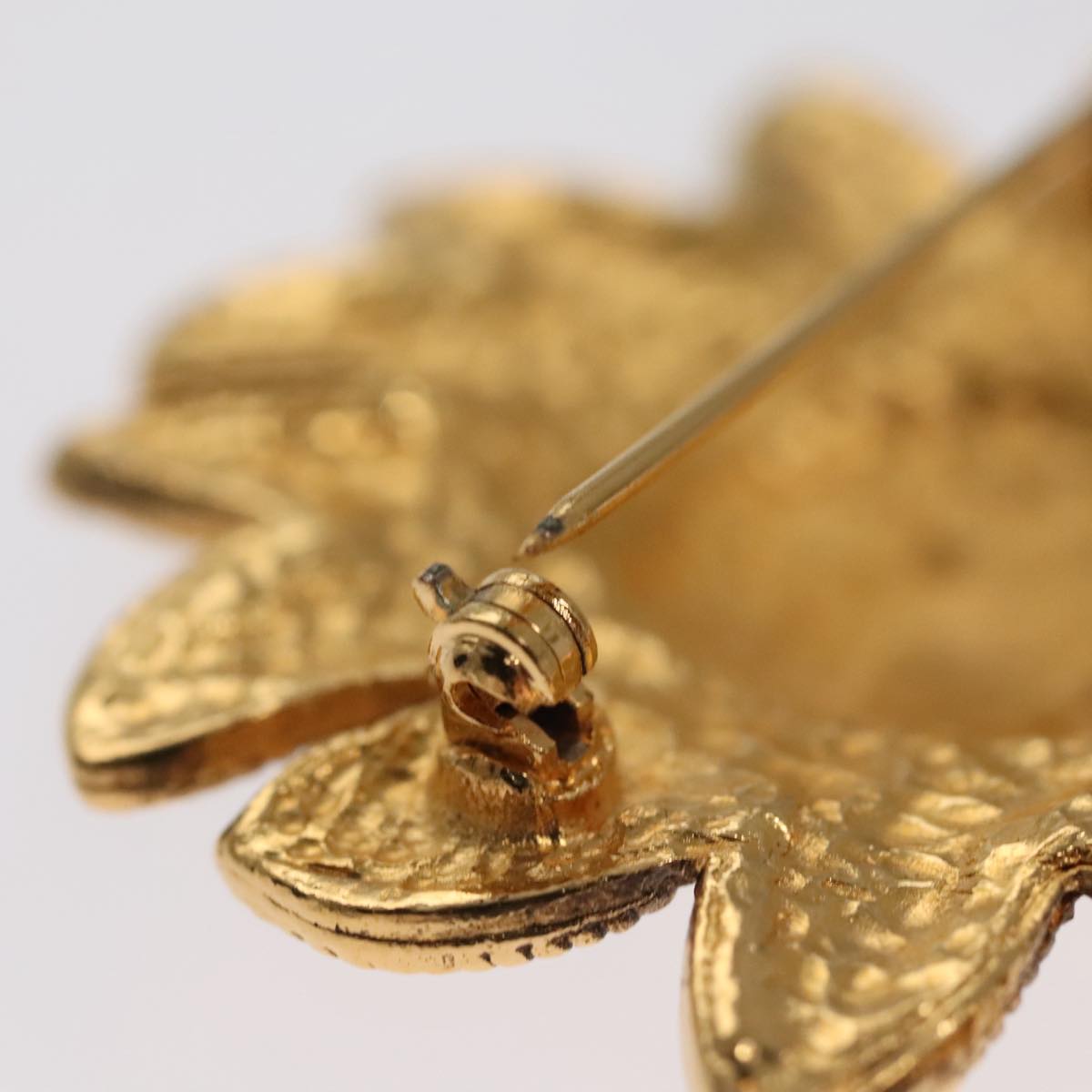 CHANEL Brooch Metal Gold CC 108397