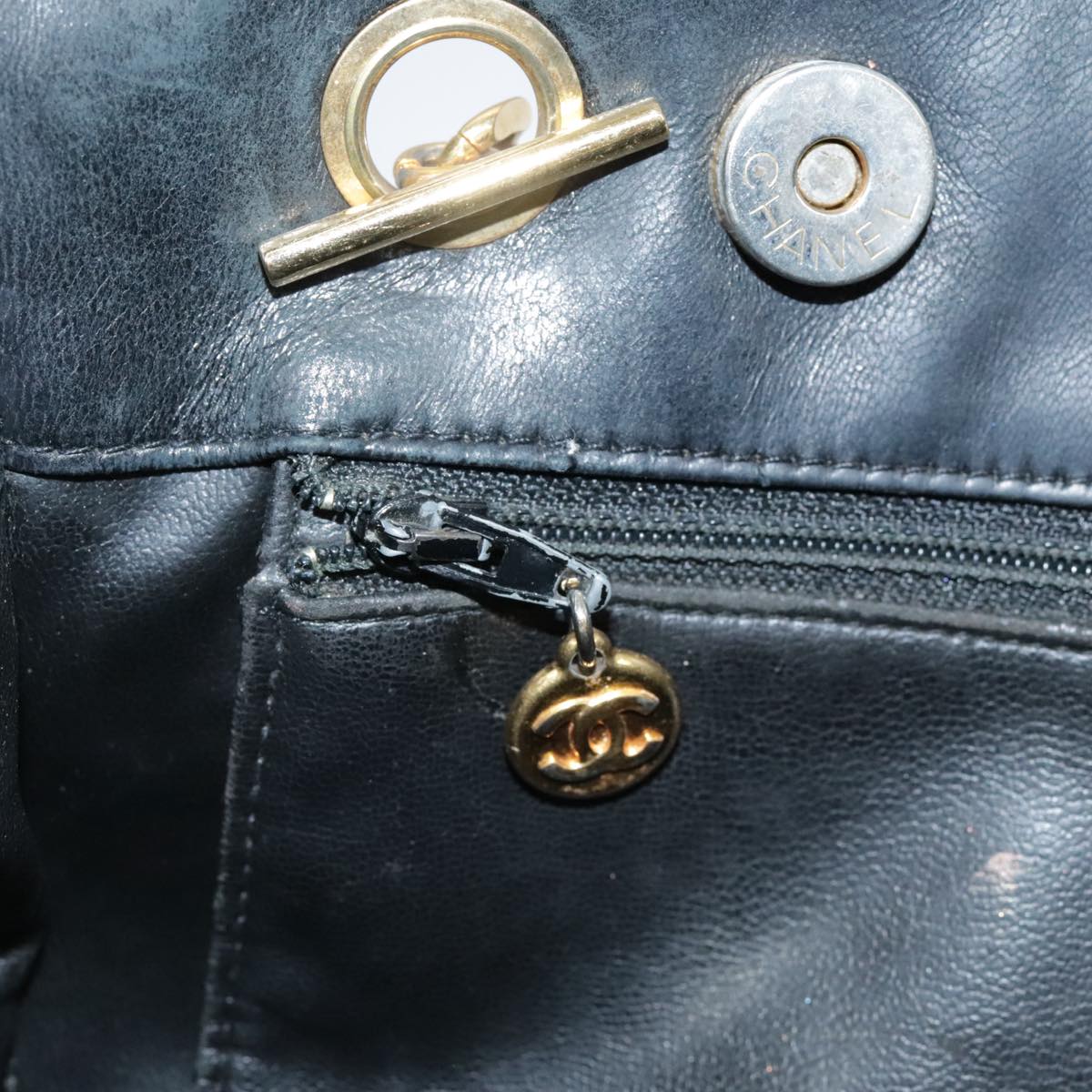 CHANEL Matelasse Chain Shoulder Bag Leather Gold Black CC 108965