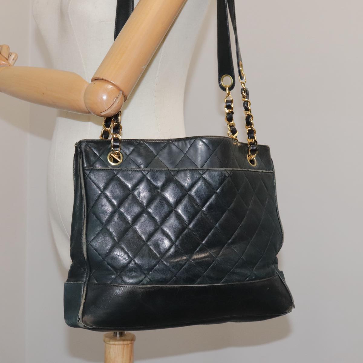CHANEL Matelasse Chain Shoulder Bag Leather Gold Black CC 108965