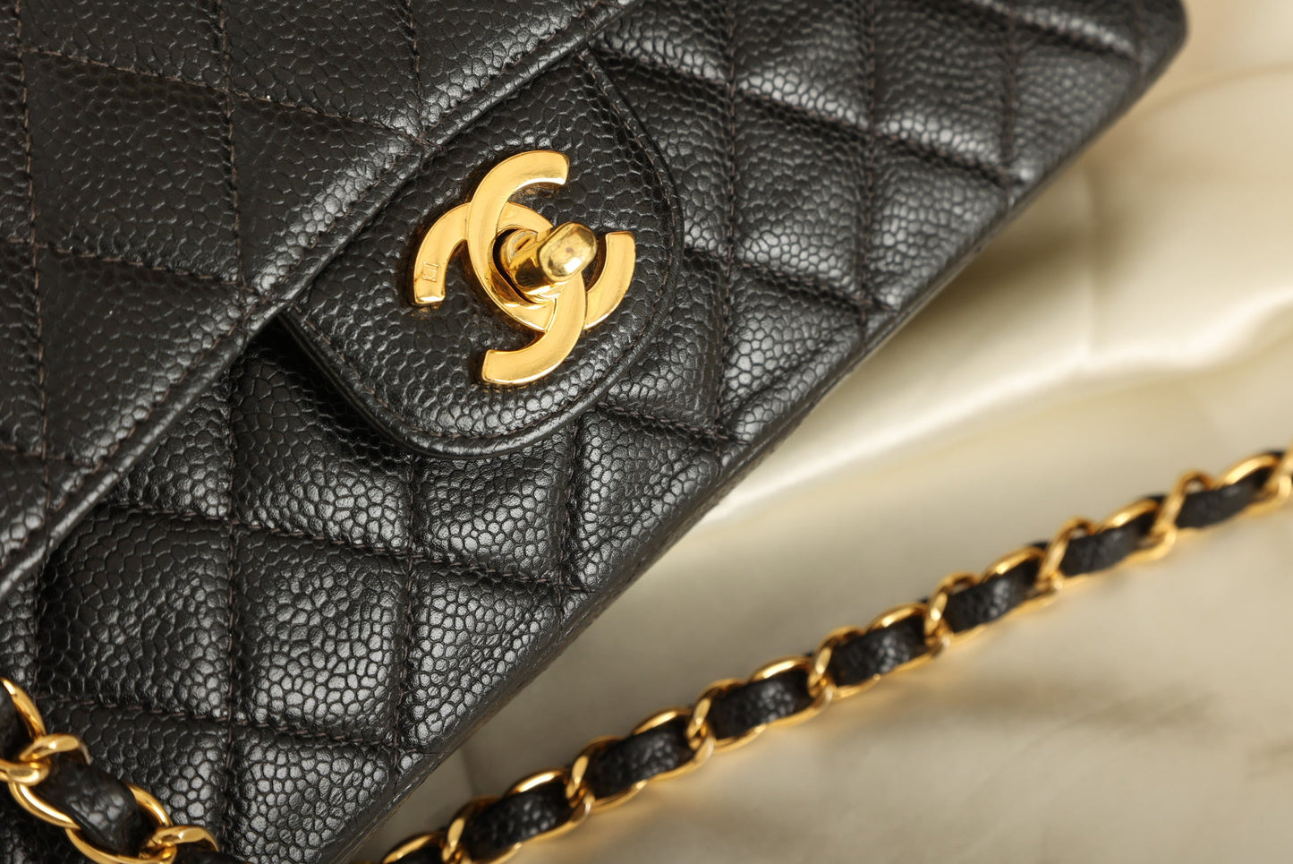 Chanel 2005 Caviar Medium Double Flap