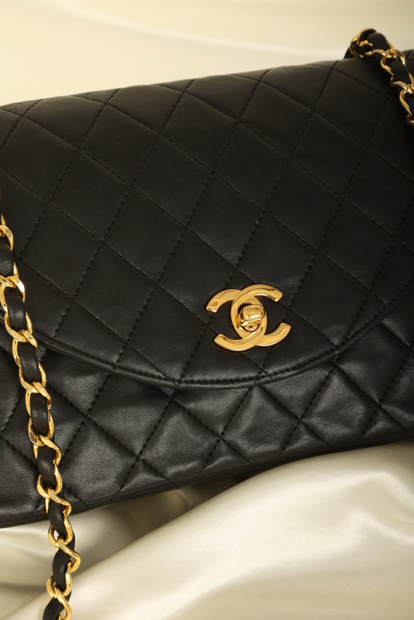 Chanel 1989 Lambskin Single Round Flap