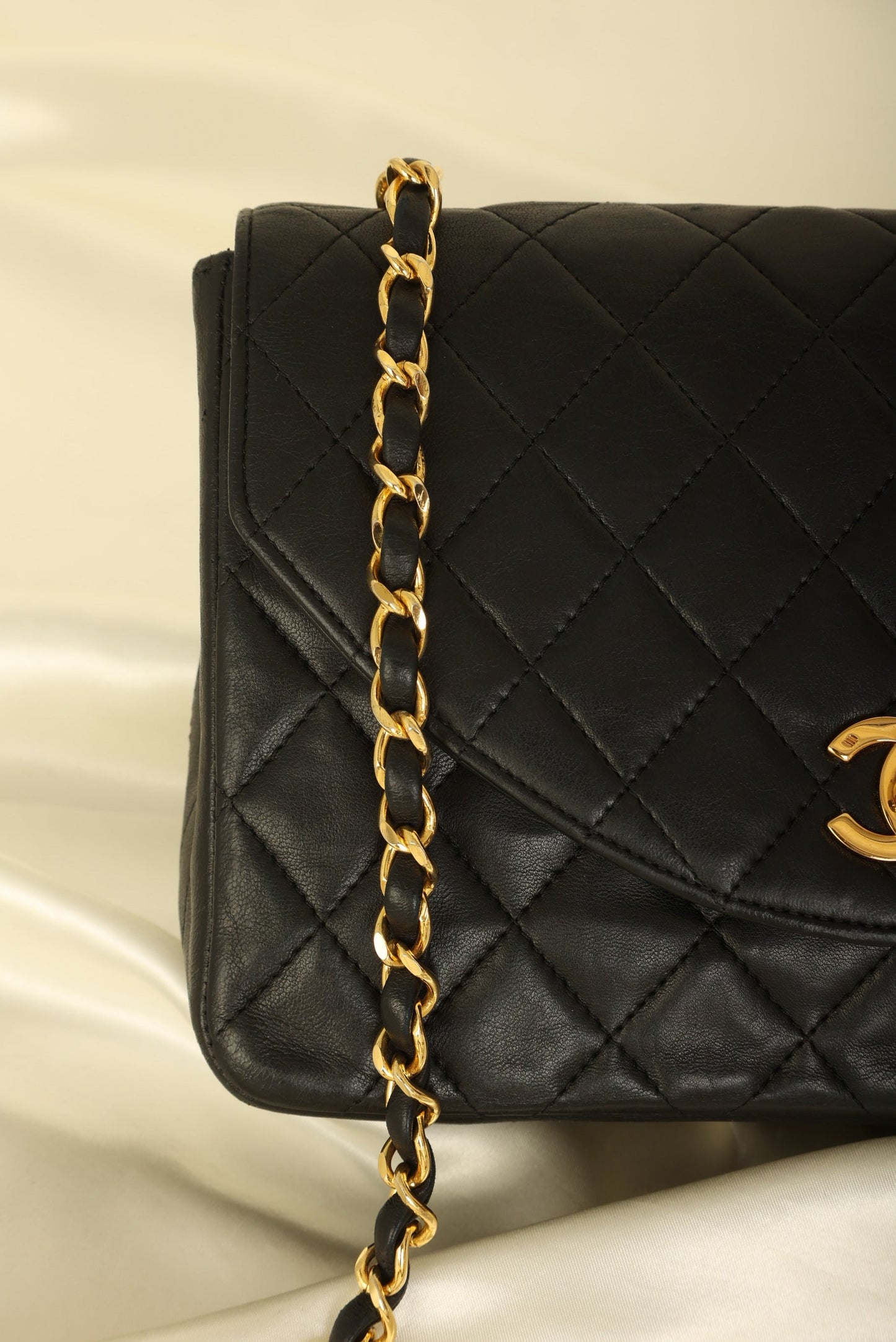 Chanel 1989 Lambskin Single Round Flap