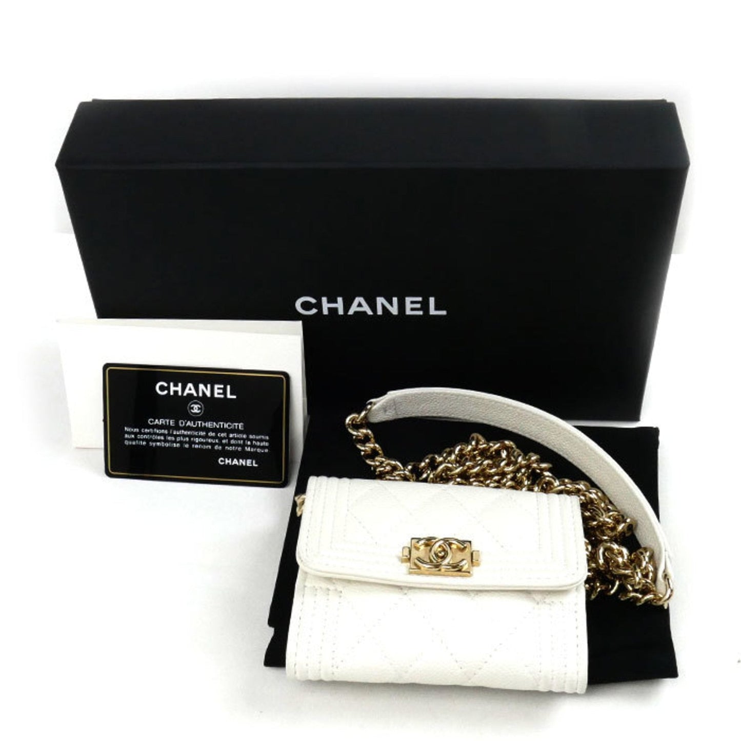 Chanel Sac Boy en cuir caviar blanc