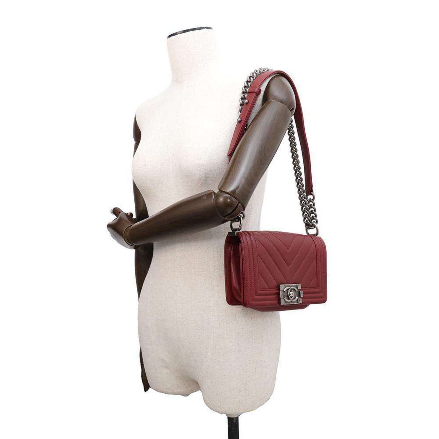 Chanel Sac Boy en cuir caviar rouge