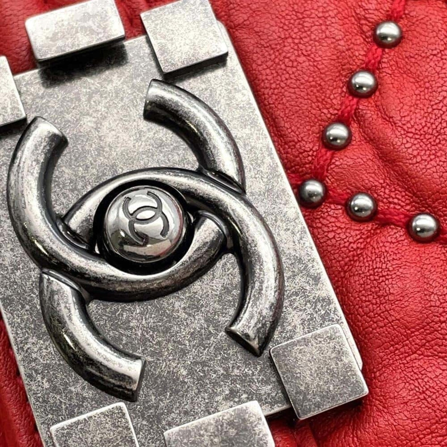 Chanel Sac Boy en cuir rouge