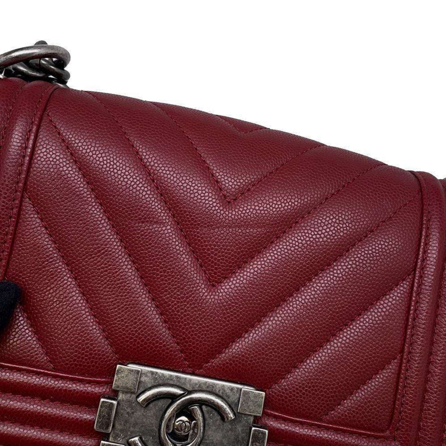 Chanel Sac Boy en cuir caviar rouge