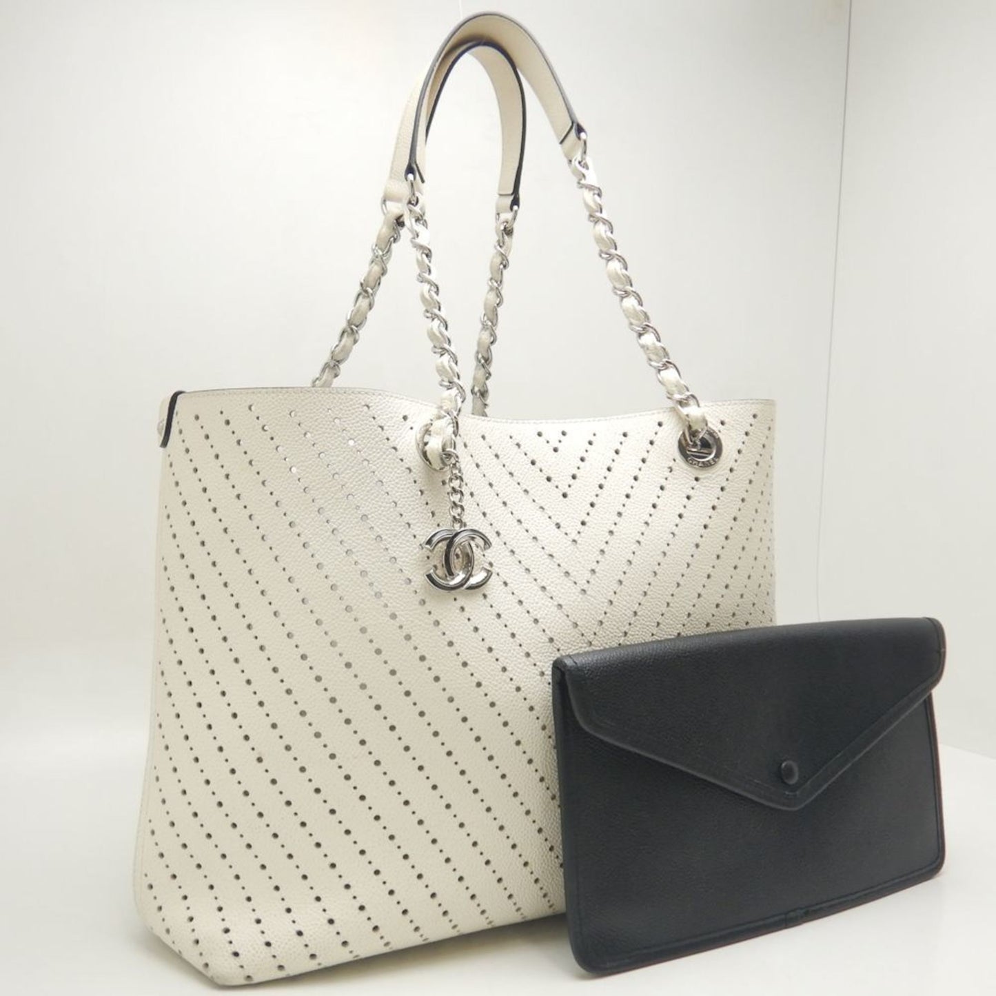 Chanel Sac Chain Tote en cuir caviar gris