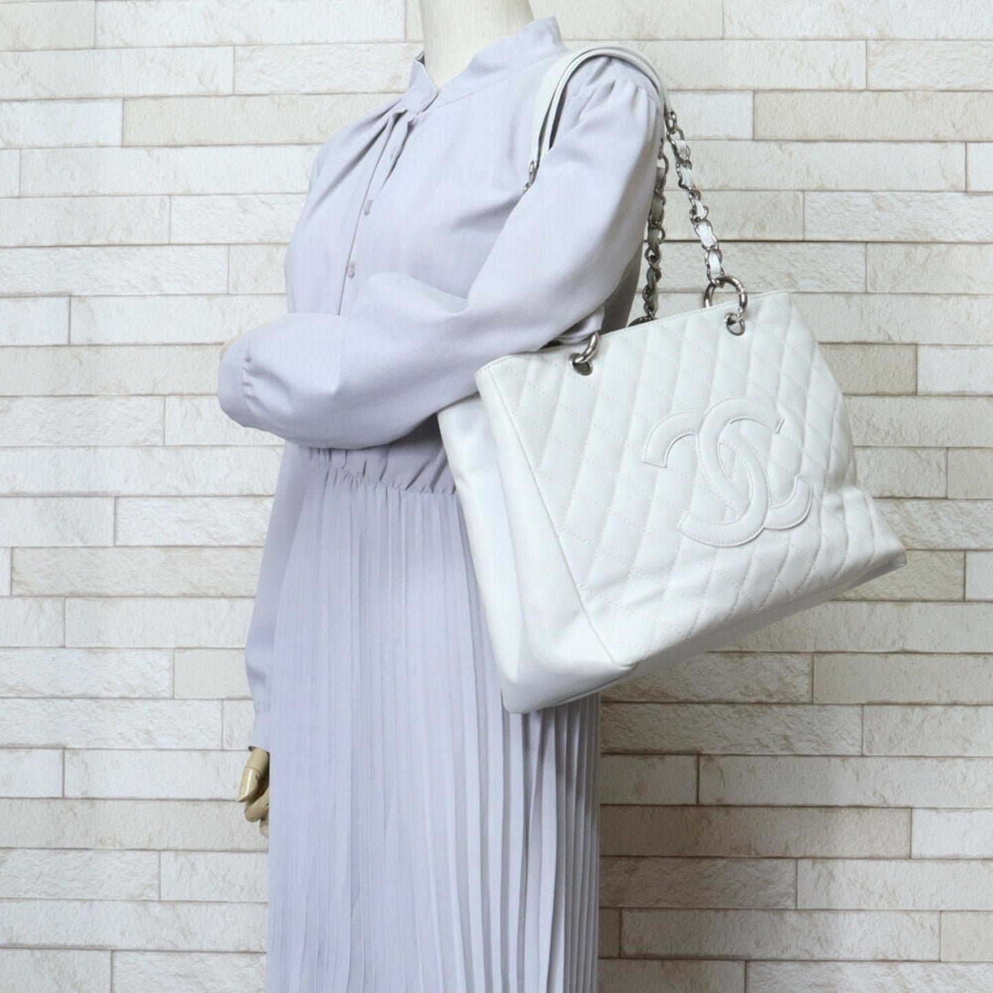 Chanel Sac GST en cuir caviar blanc