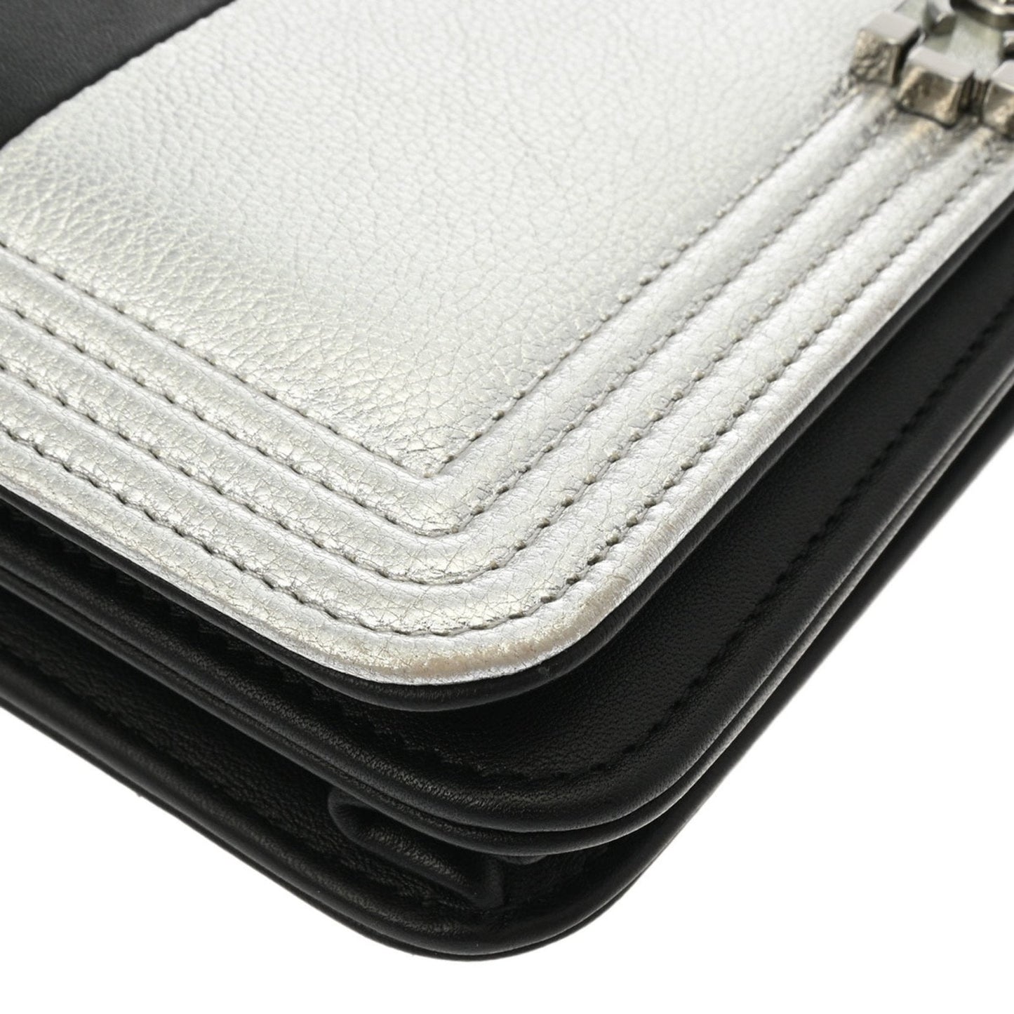 Chanel Sac Boy en cuir noir