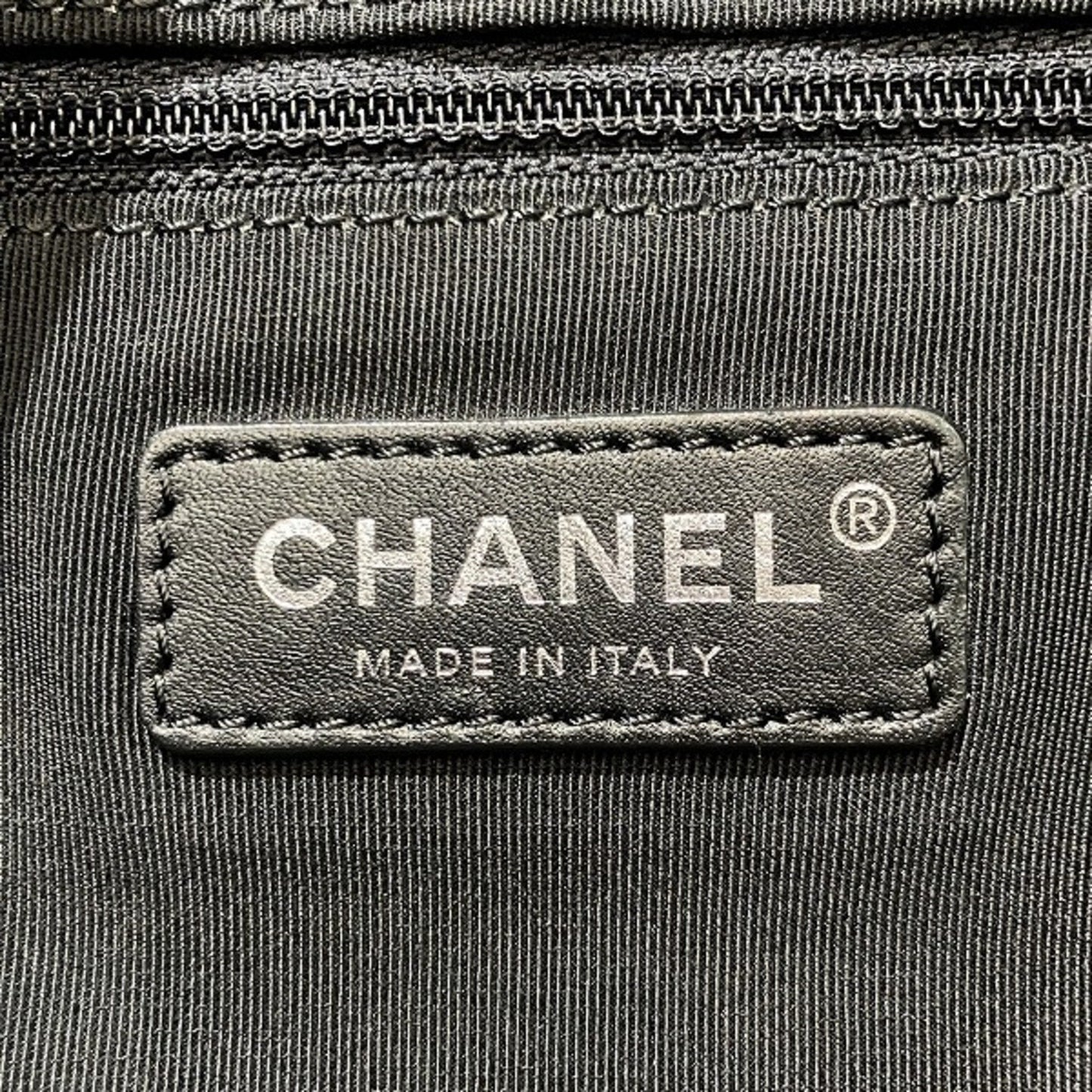 Chanel Sac La Pausa en vinyle noir