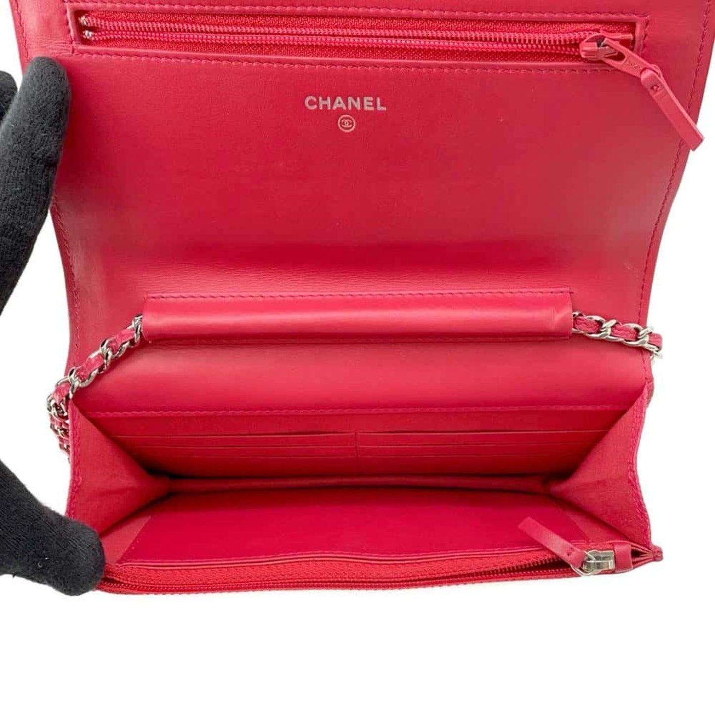 Chanel Sac Boy en cuir caviar rouge