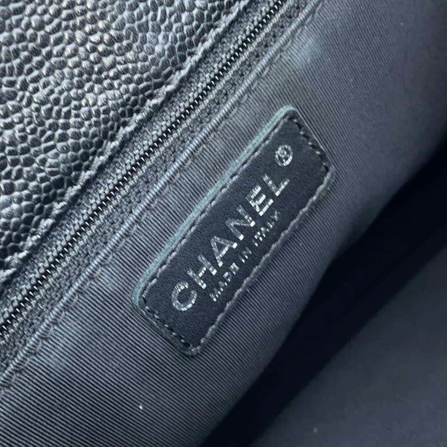 Chanel Sac GST en cuir caviar noir