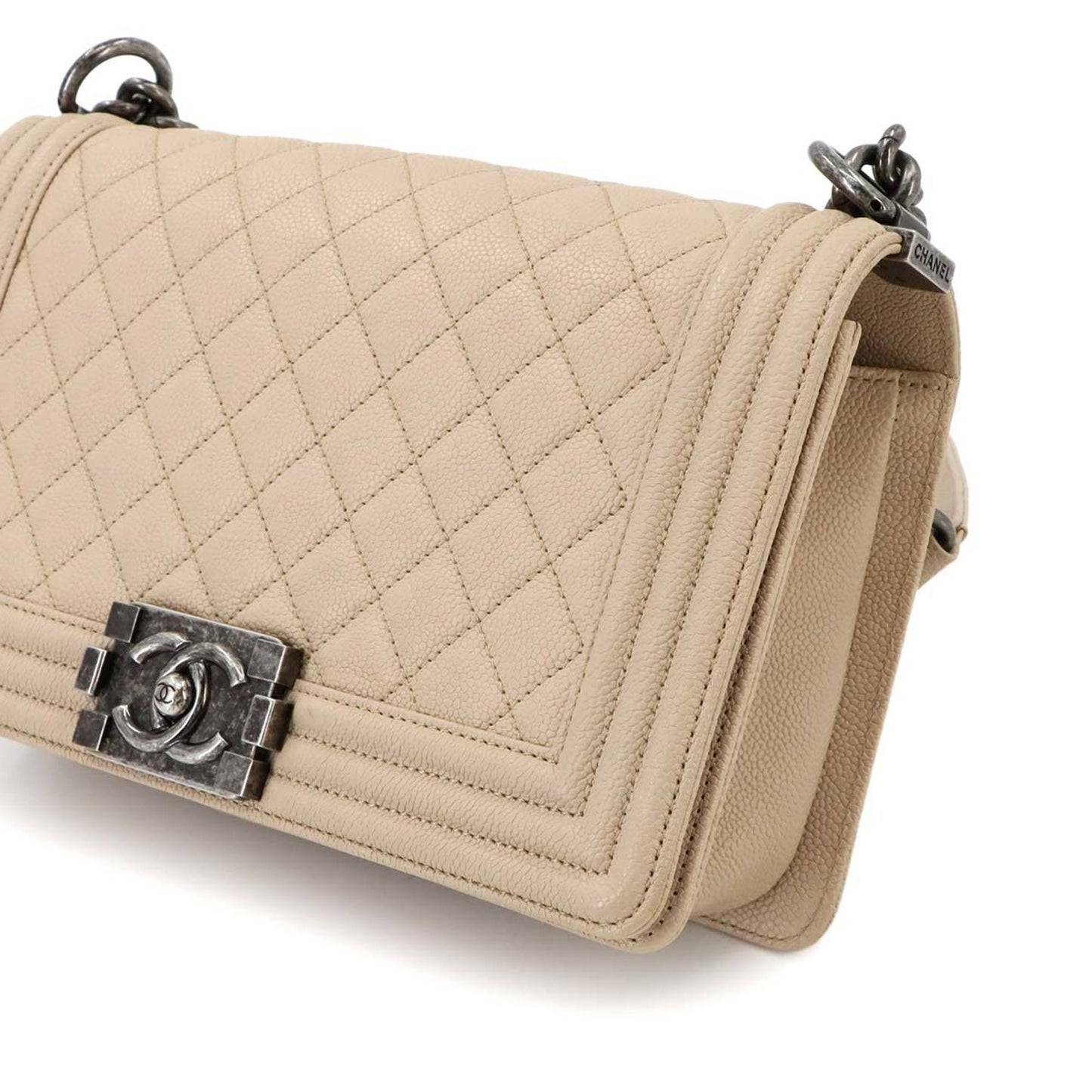 Chanel Sac Boy en cuir caviar beige
