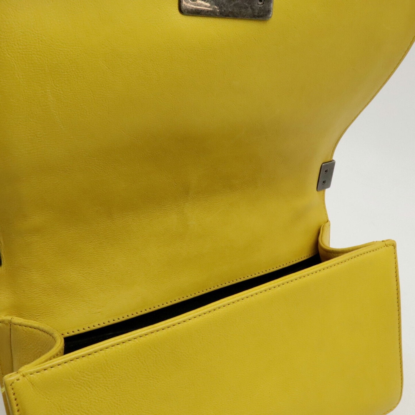 Chanel Sac Boy en cuir jaune