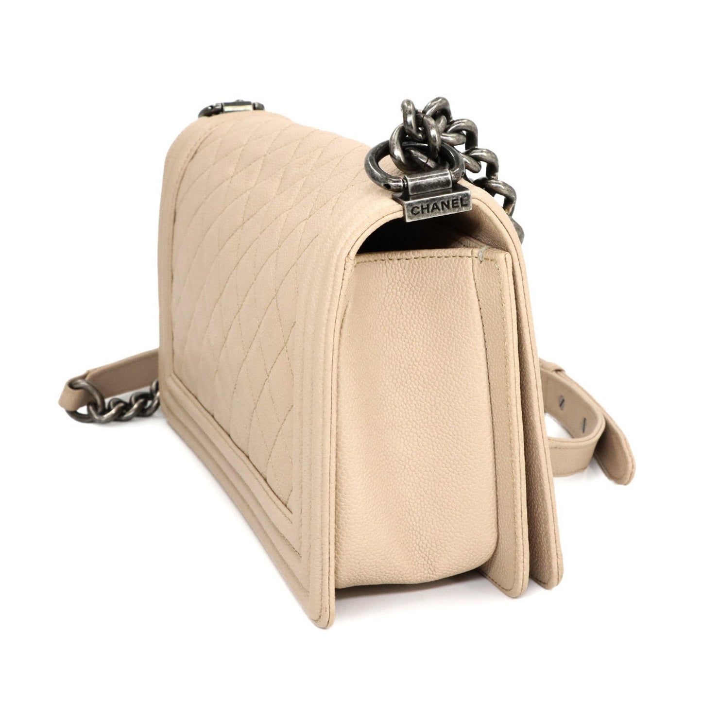 Chanel Sac Boy en cuir caviar beige
