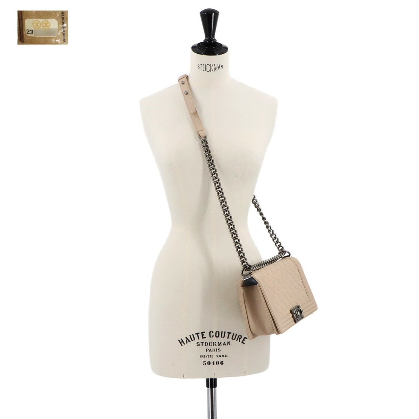 Chanel Sac Boy en cuir caviar beige