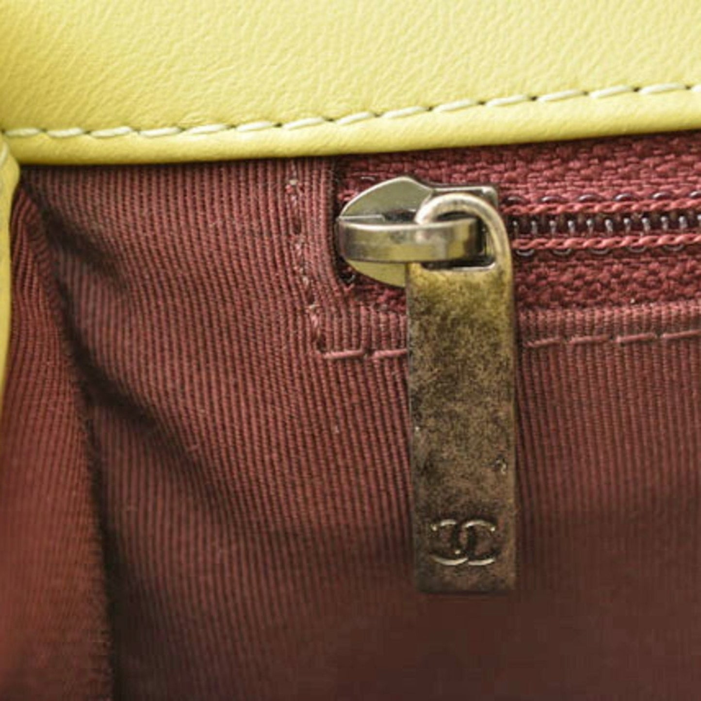 Chanel Sac Boy en cuir jaune