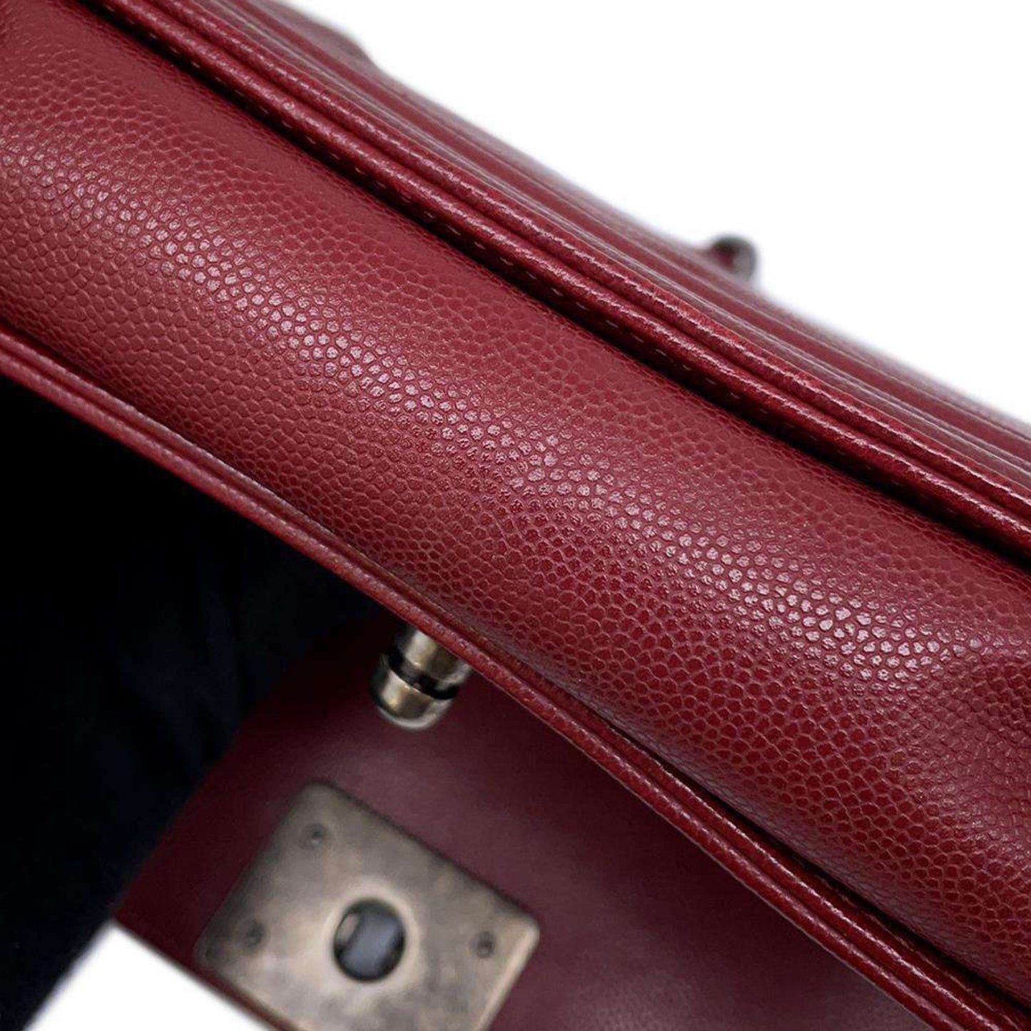 Chanel Sac Boy en cuir caviar rouge