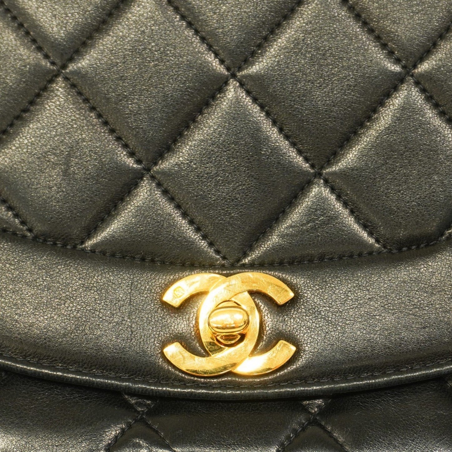 Chanel Sac Diana en cuir noir