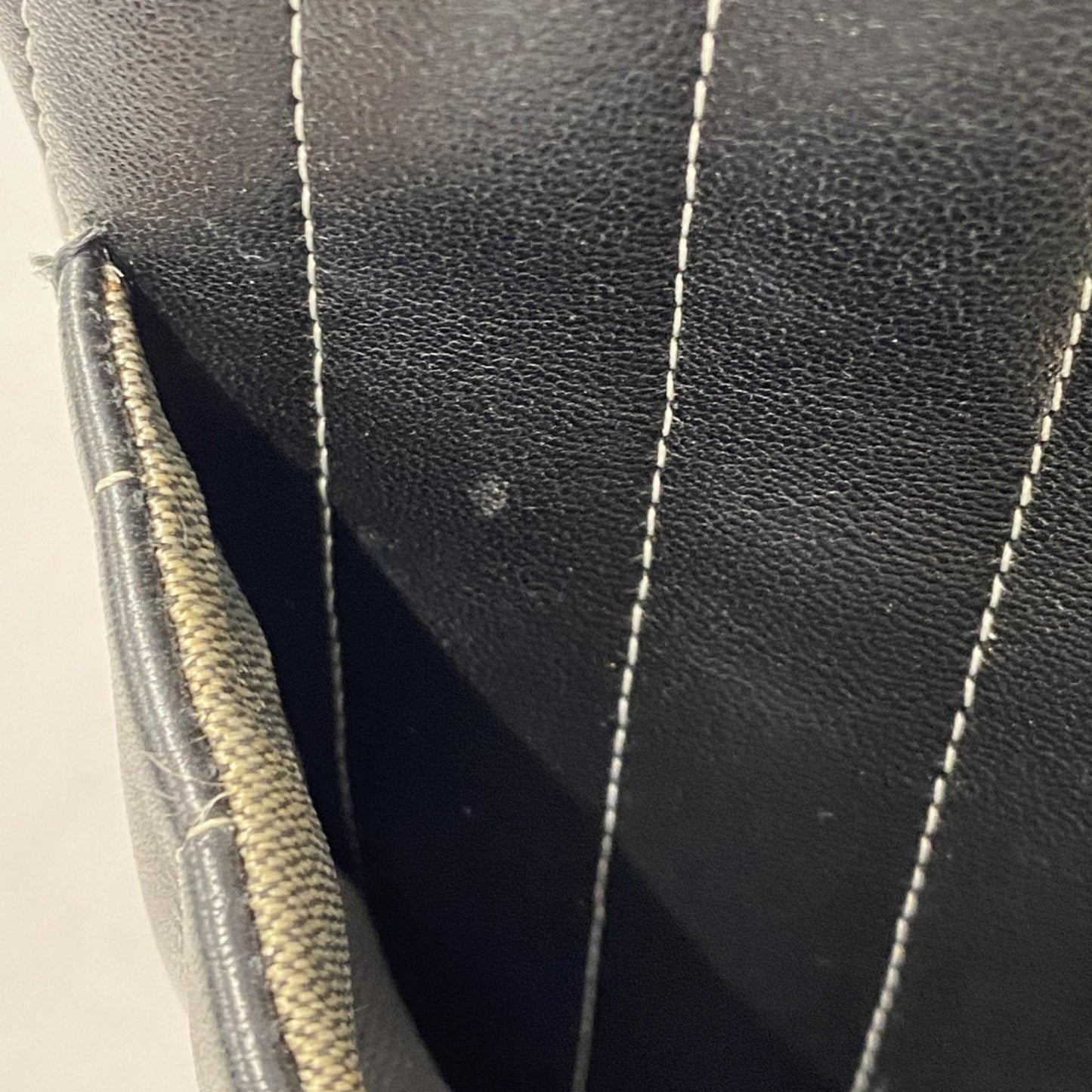Chanel Sac Mademoiselle en cuir noir