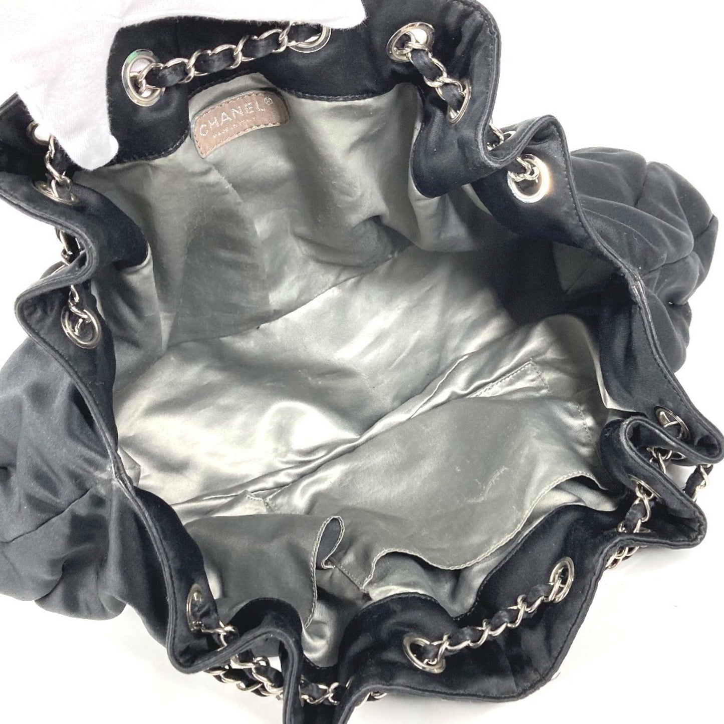 Chanel Sac Cabas en satin noir