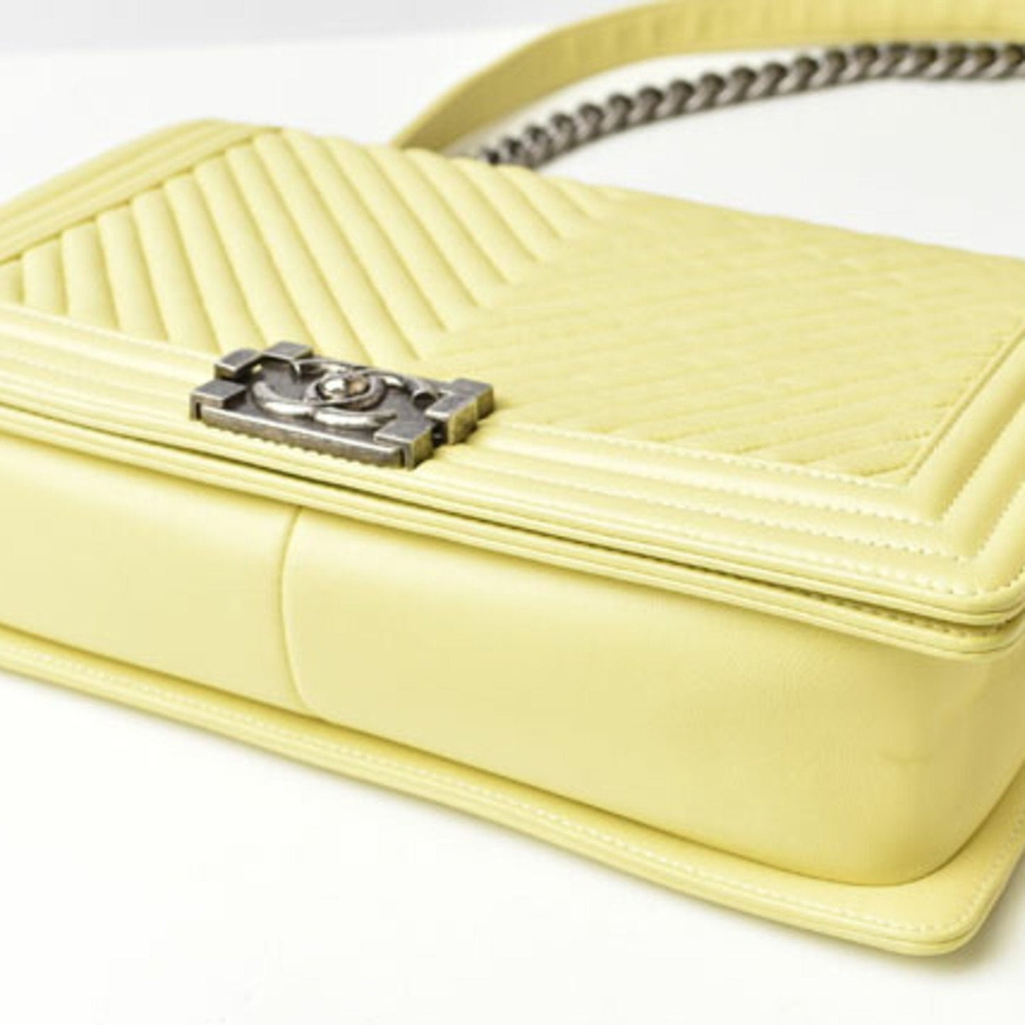 Chanel Sac Boy en cuir jaune