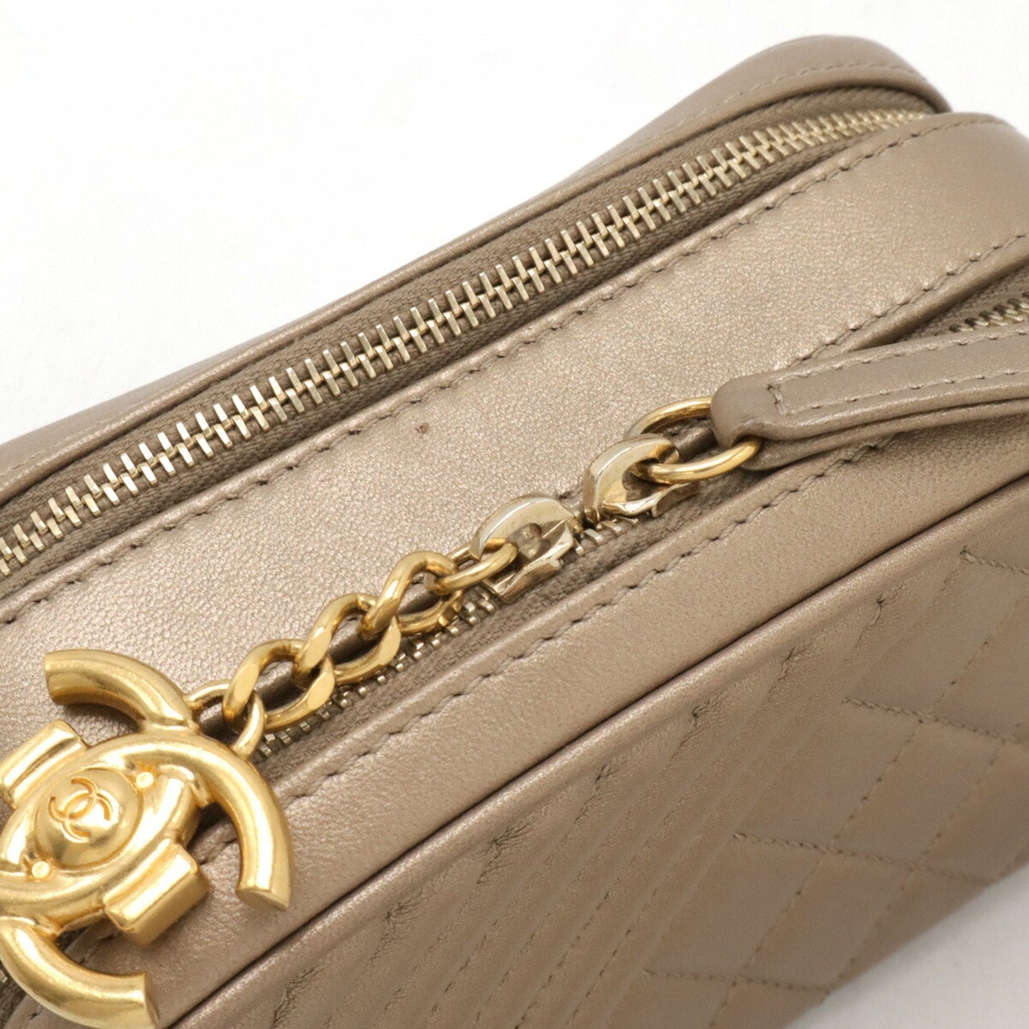 Chanel Sac Camera en cuir dor