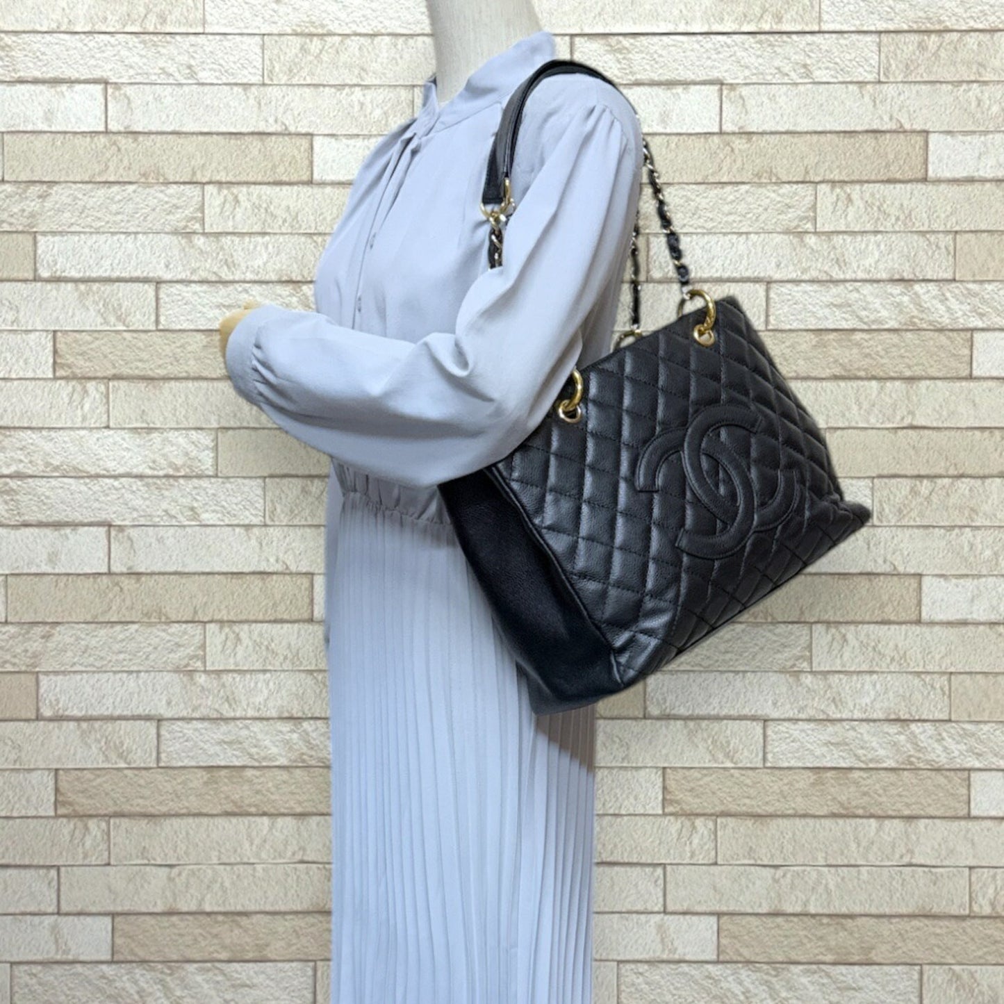 Chanel Sac GST en cuir caviar noir