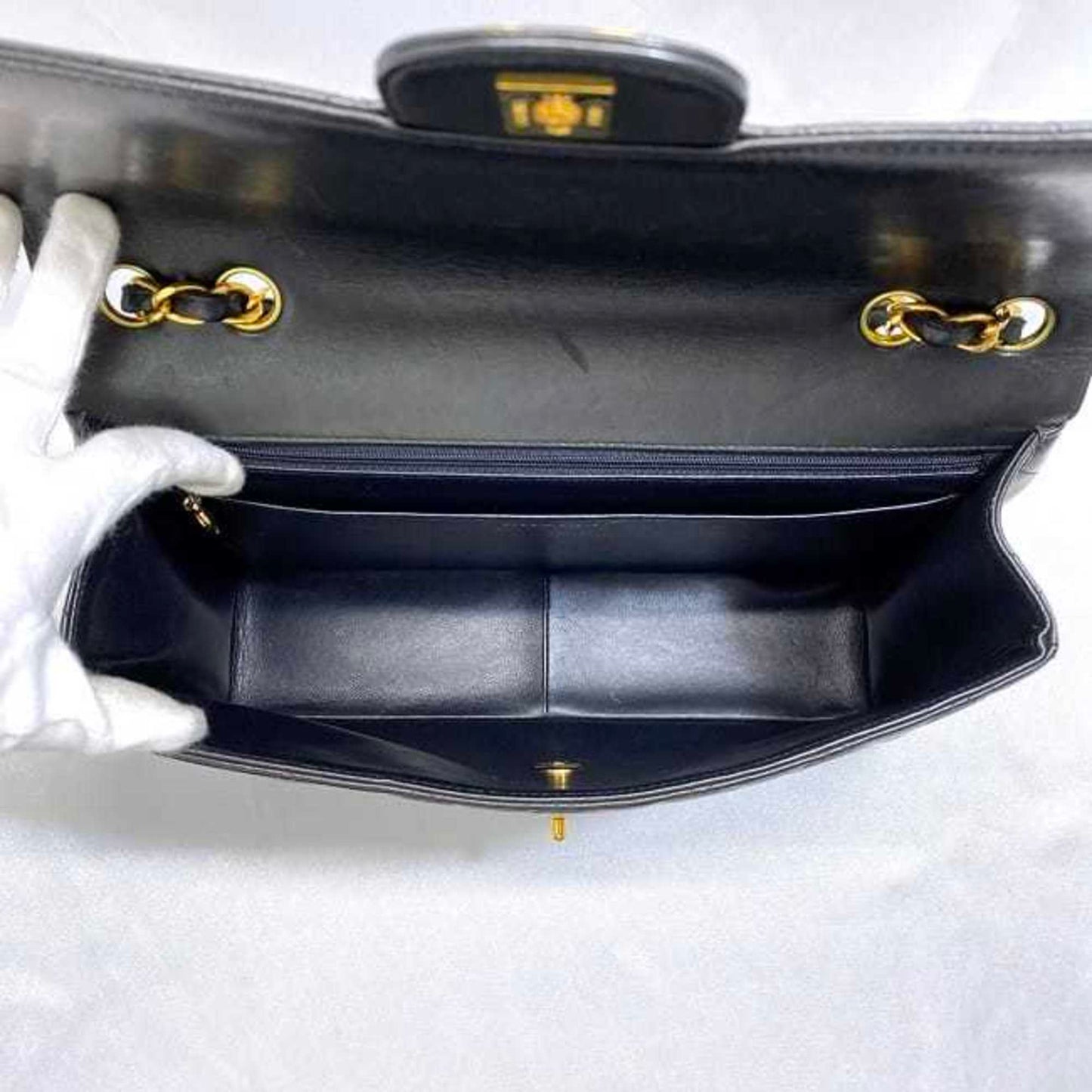 Chanel Sac Chain Flap en cuir noir