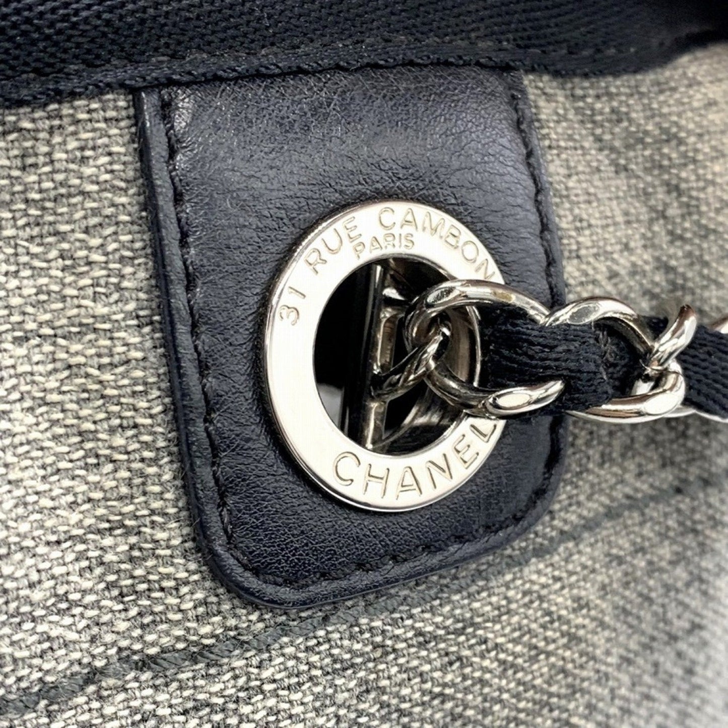 Chanel Sac Deauville en toile gris