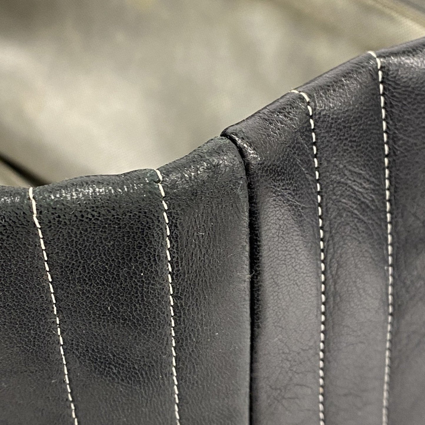 Chanel Sac Mademoiselle en cuir noir