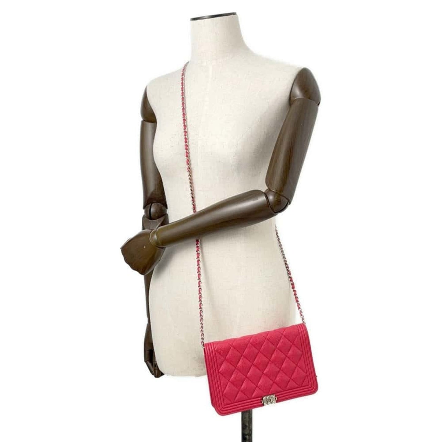 Chanel Sac Boy en cuir caviar rouge