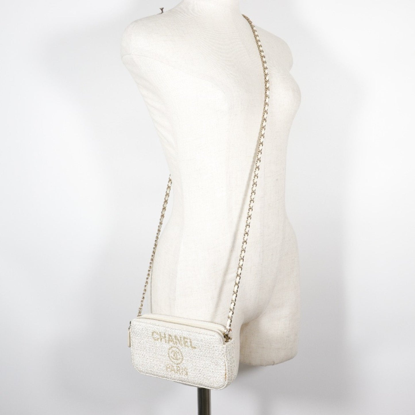 Chanel Sac Deauville en tweed blanc