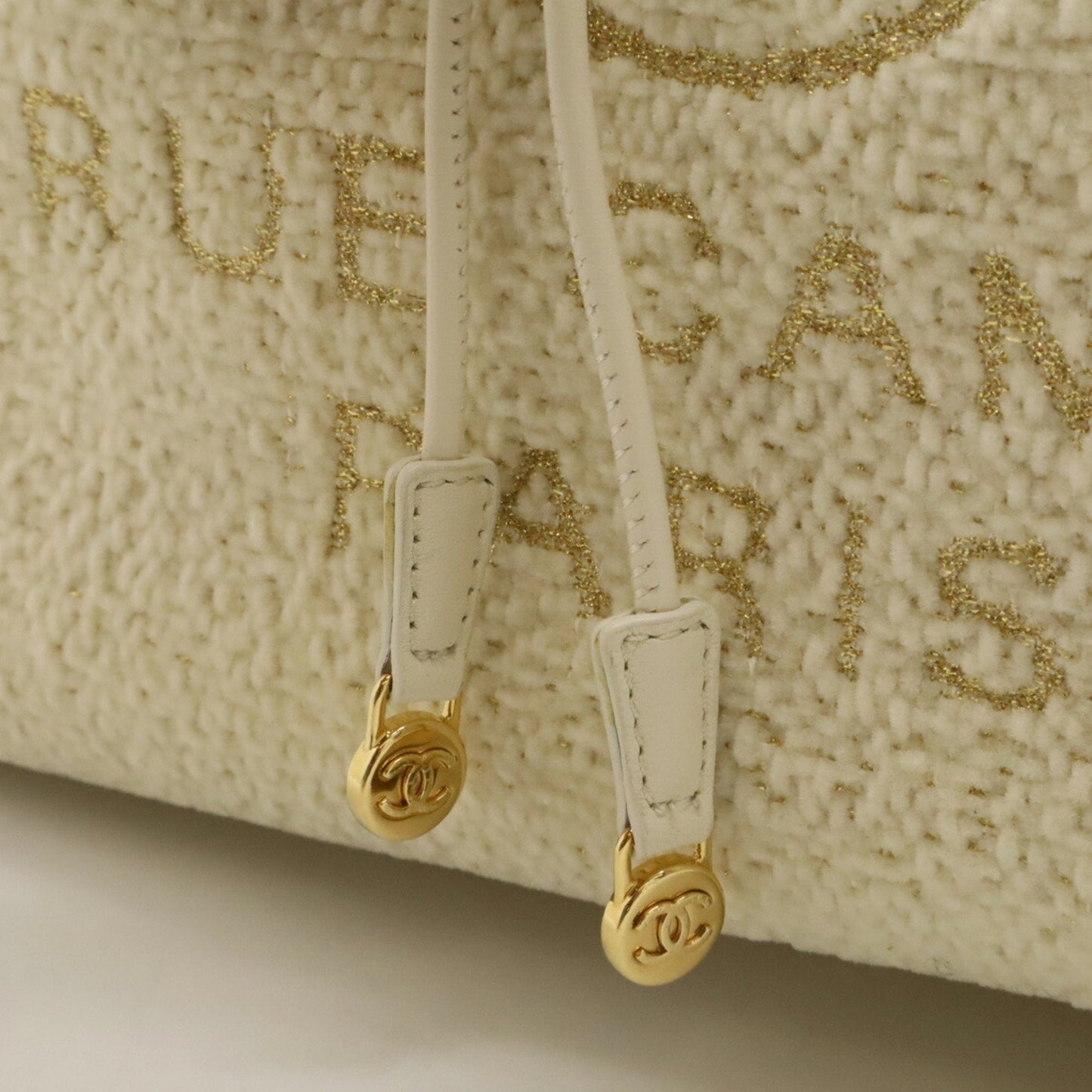 Chanel Sac Deauville en cuir beige