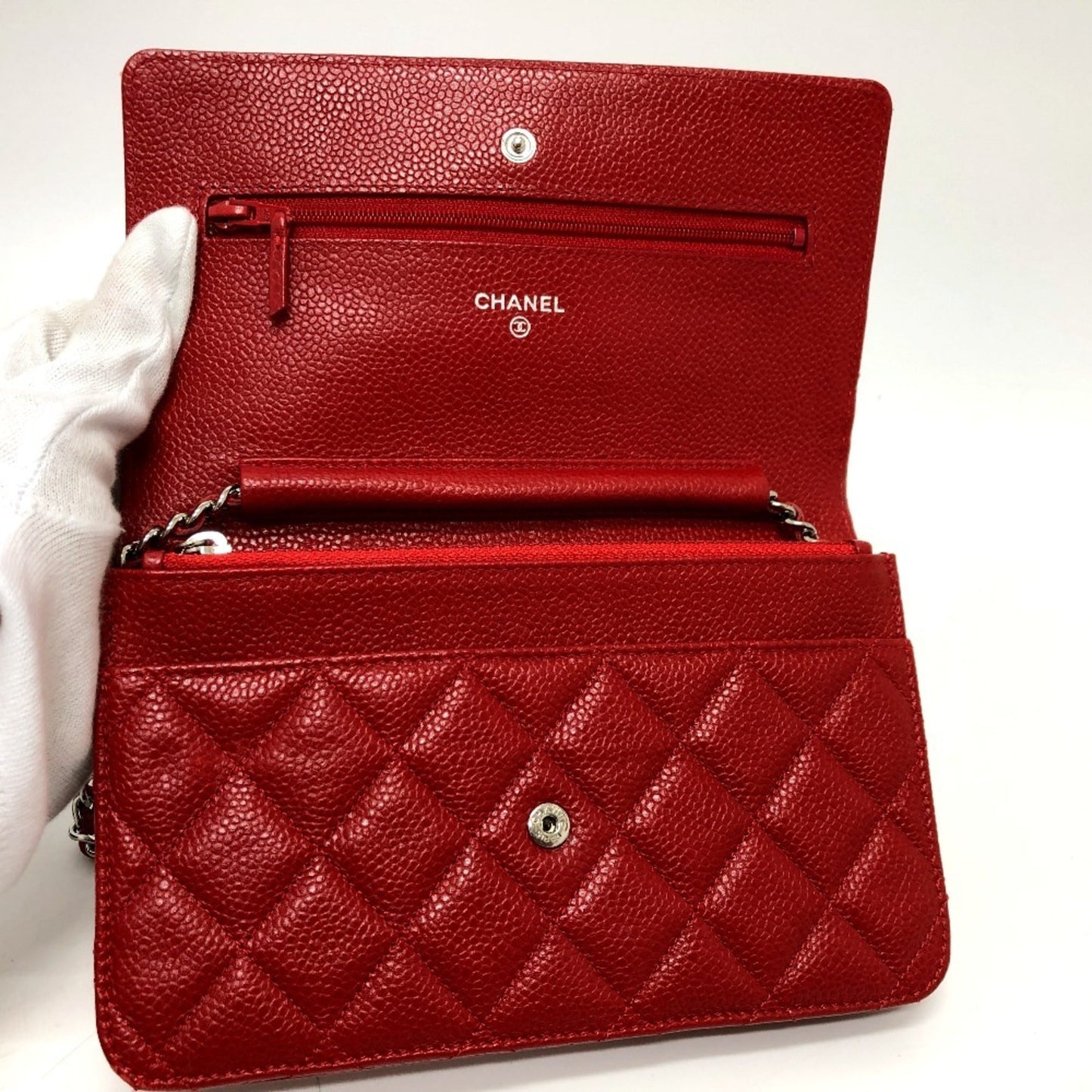 Chanel Sac Classic en cuir caviar rouge