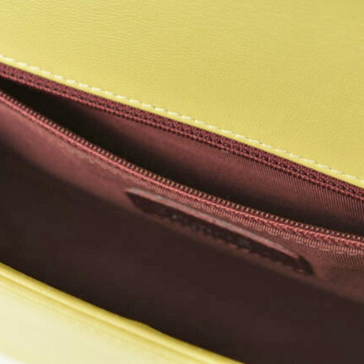 Chanel Sac Boy en cuir jaune