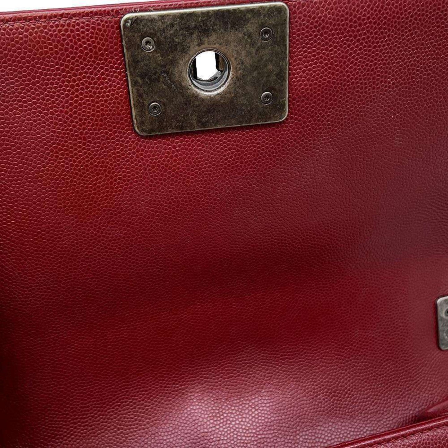 Chanel Sac Boy en cuir caviar rouge