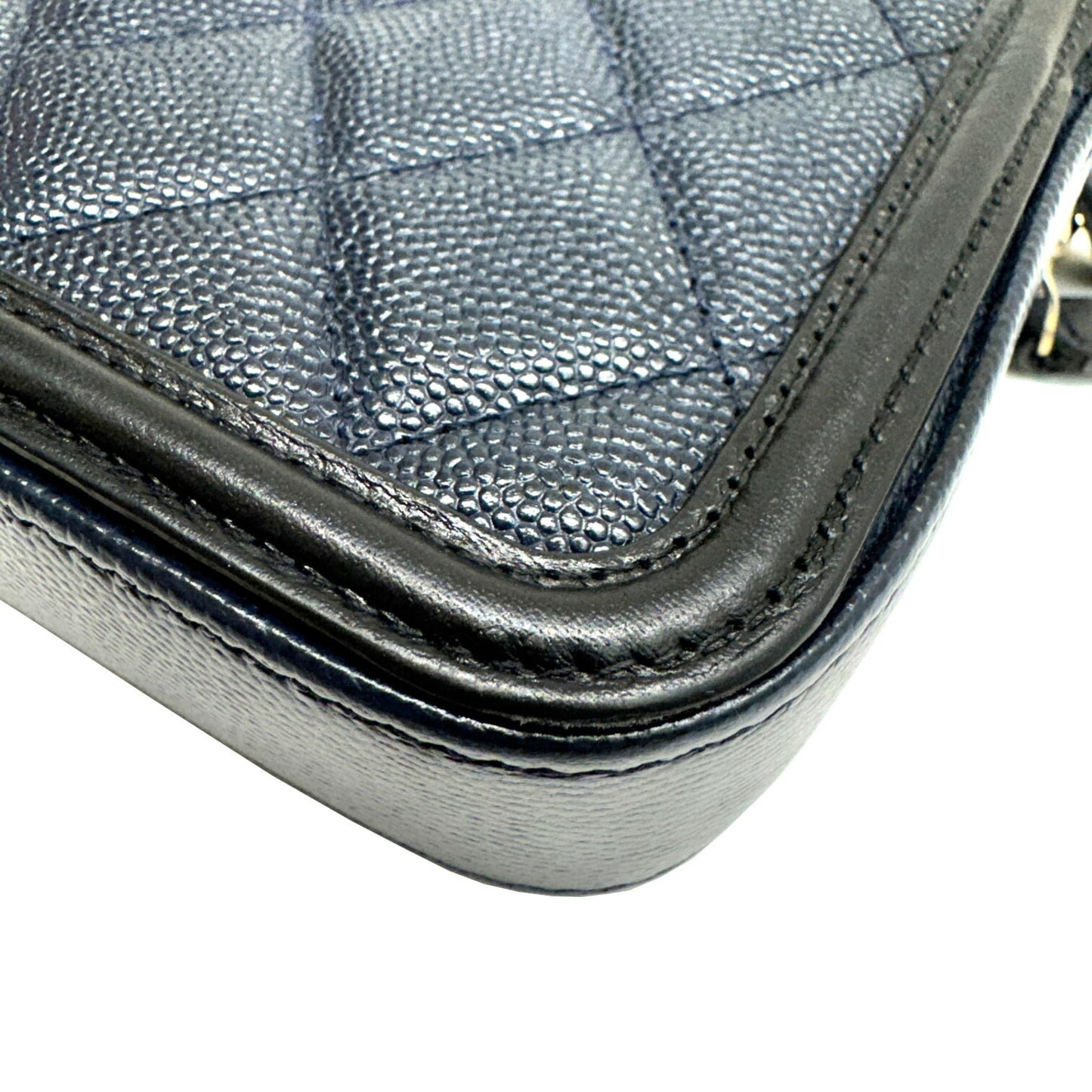 Chanel Sac Filigree en cuir caviar noir
