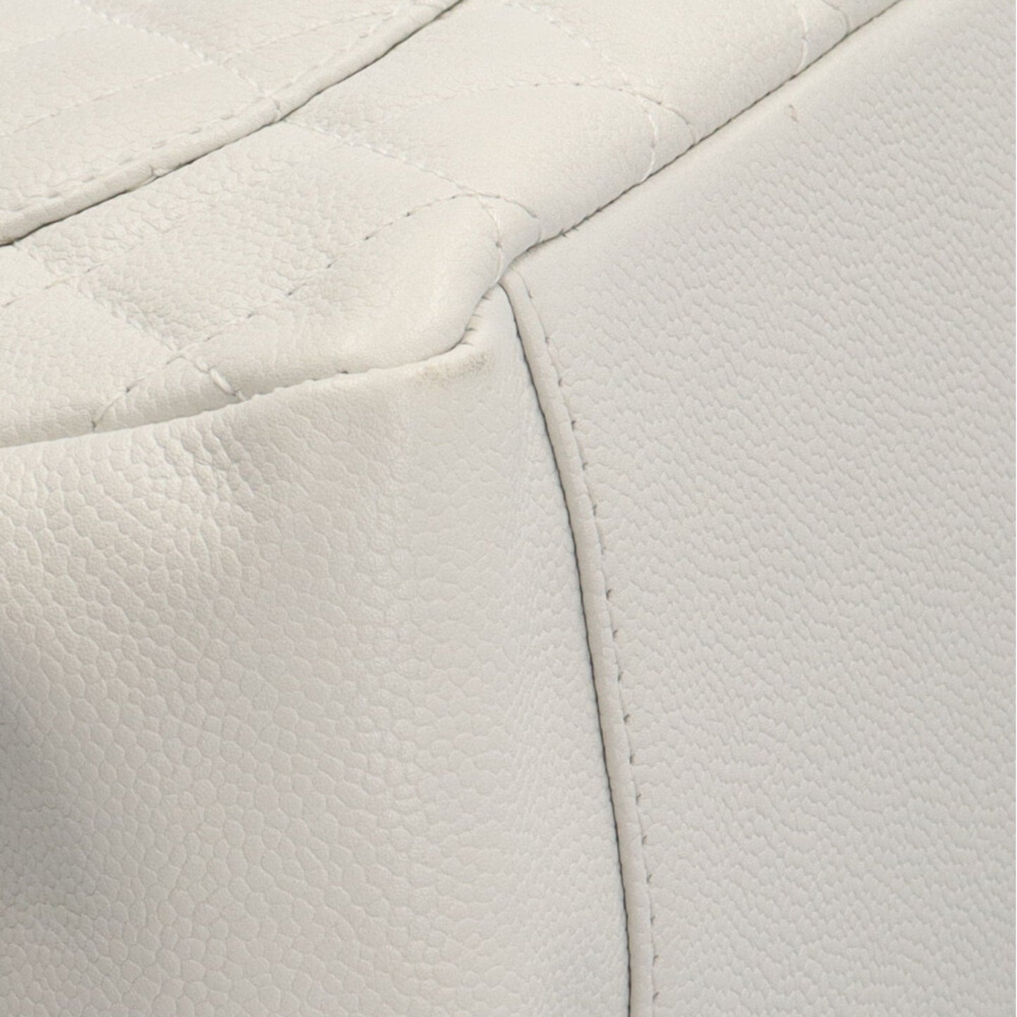 Chanel Sac GST en cuir caviar blanc