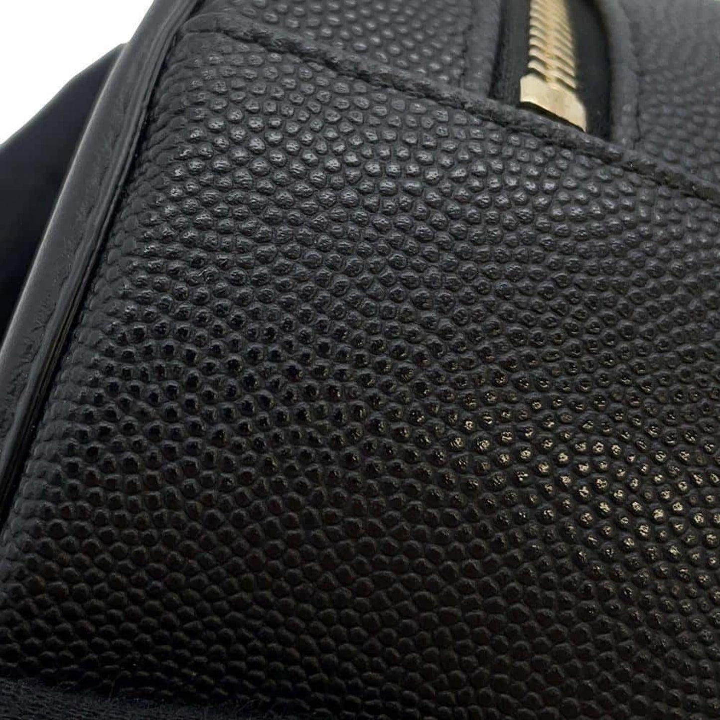 Chanel Sac Filigree en cuir caviar noir