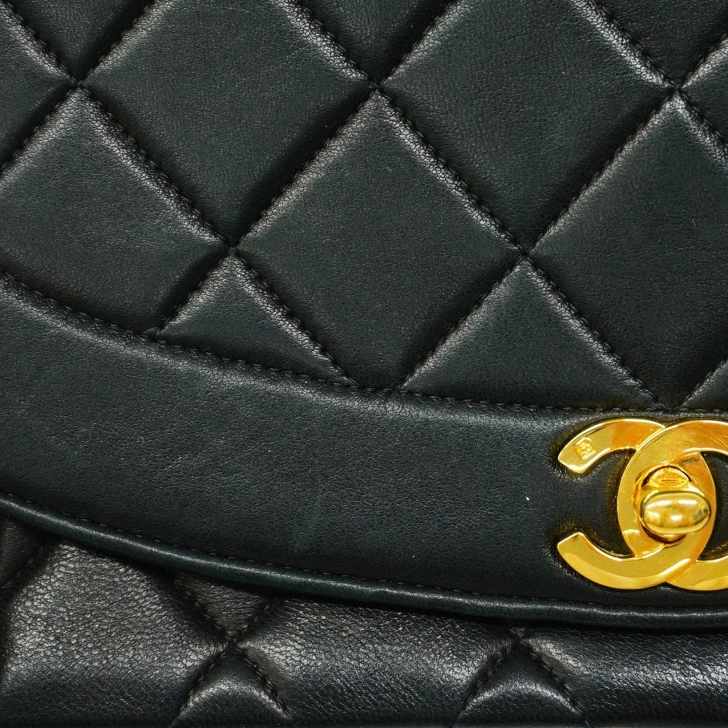 Chanel Sac Diana en cuir noir