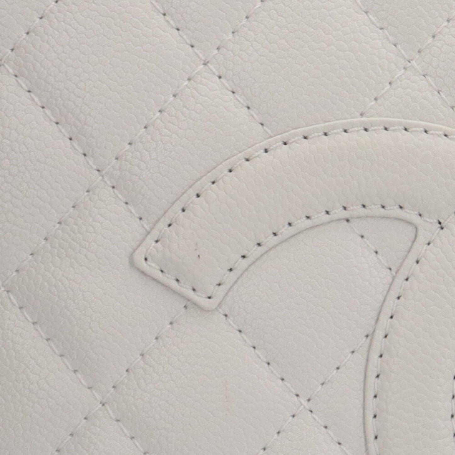 Chanel Sac GST en cuir caviar blanc