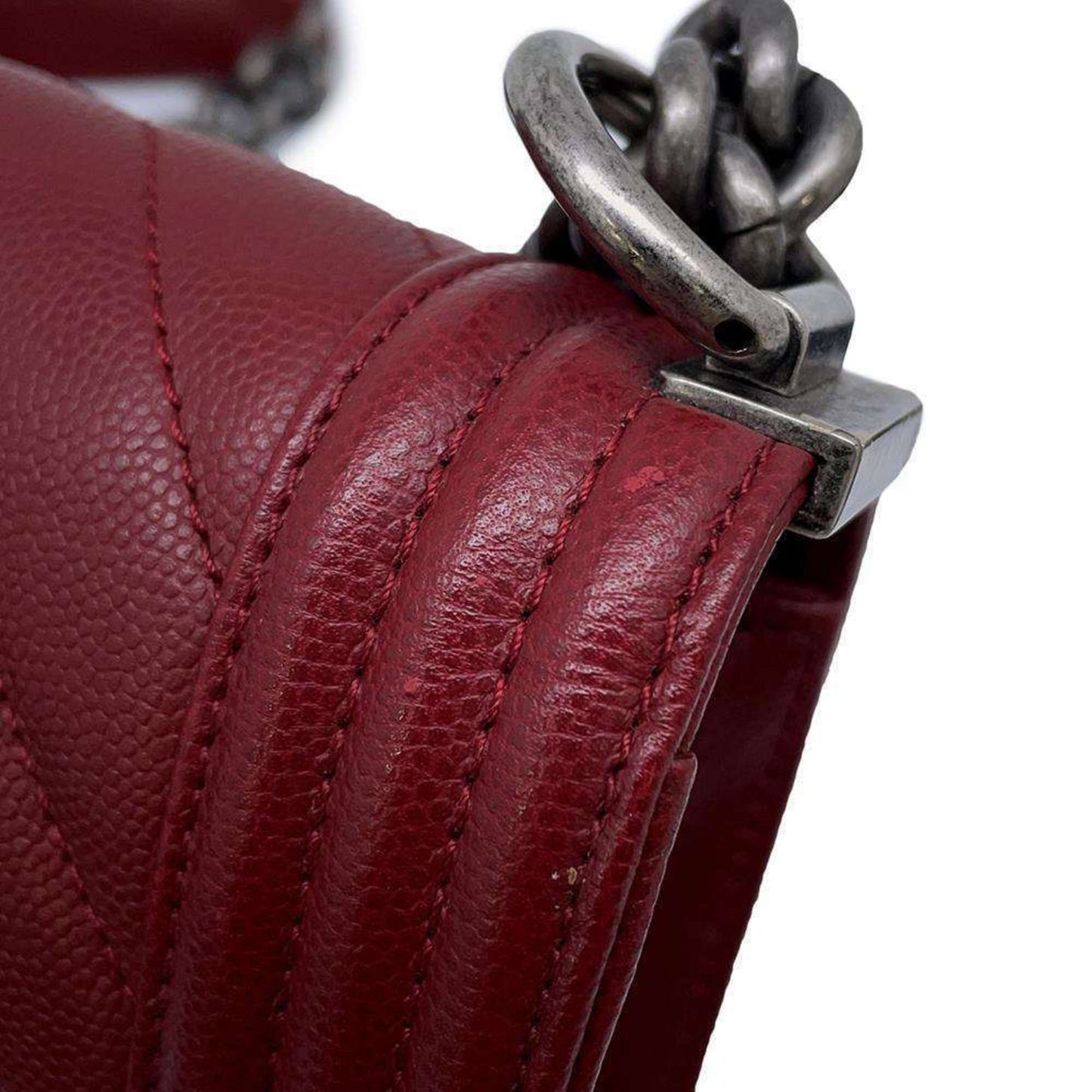 Chanel Sac Boy en cuir caviar rouge